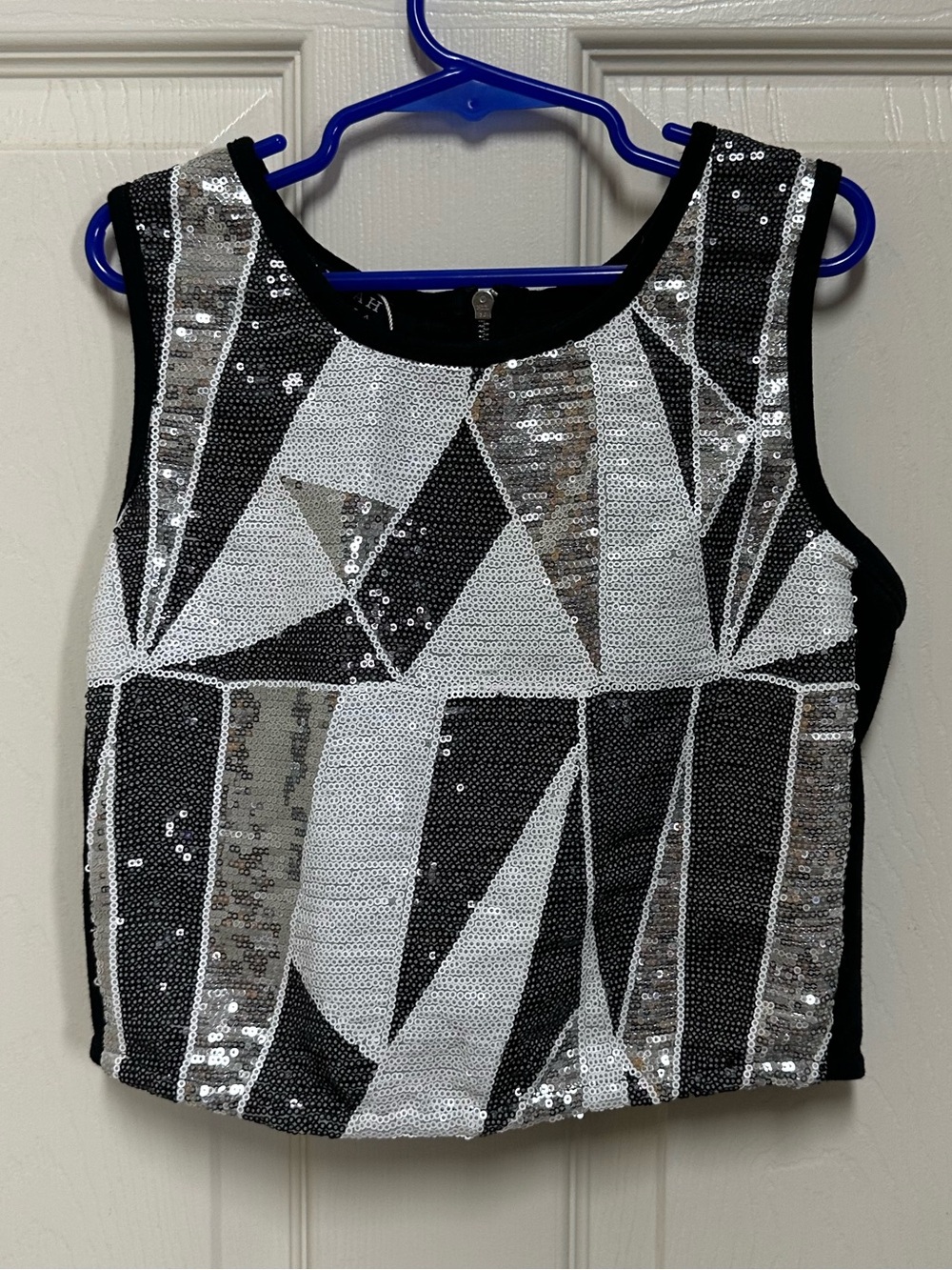 Hannah Banana by Sara Sara Black and Silver Sequin Geometric Crop Top